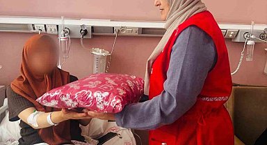 Patnos Kızılay'dan annelere ve yeni doğanlara "Sevgi Bohçası" hediyesi
