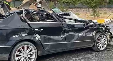 Patnos'ta koyun yüklü tır otomobile çarptı