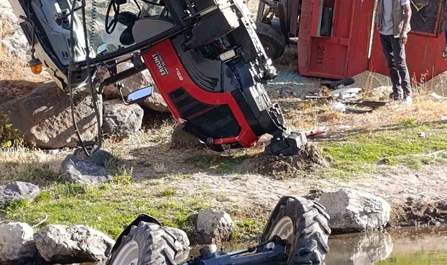 Patnos'ta traktör dereye yuvarlandı