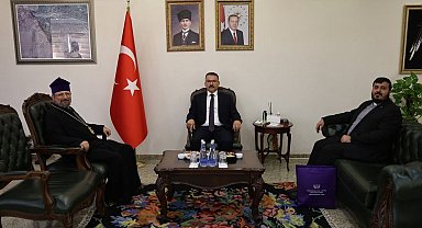 Patriğin ziyareti öncesi çift başlı kartal figürlü tablonun asılı olmadığı görüldü