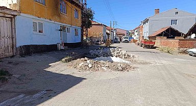 Pazaryeri'nde kaldırım onarım çalışmaları hız kazandı