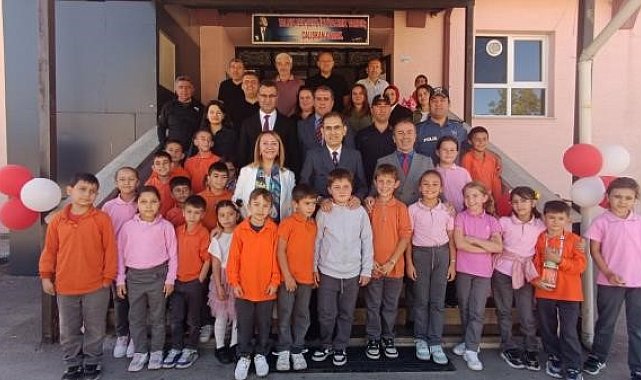 Pazaryeri'nde protokol üyeleri öğrencilerle bir araya geldi