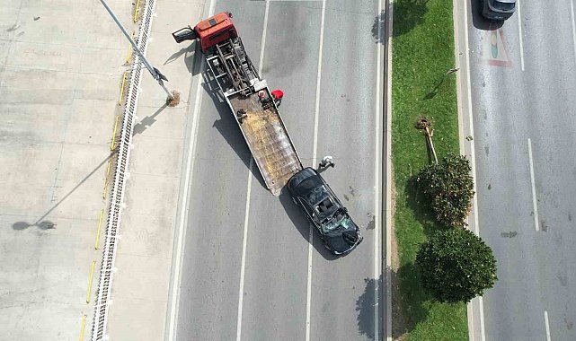 Pendik Sahil Yolu'nda kaza: Lüks otomobil takla atarak devrildi