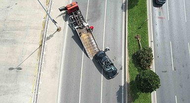 Pendik Sahil Yolu'nda kaza: Lüks otomobil takla atarak devrildi