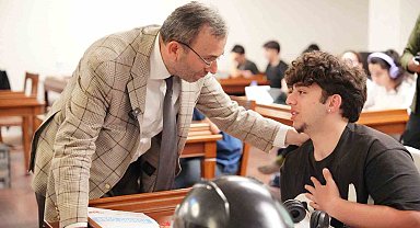 Pendik'te eğitim müjdesini Başkan Ahmet Cin duyurdu: Üniversiteyi kazanan gençlere 15 bin TL destek