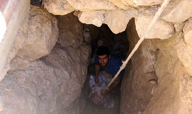 Peynirlerini soğuk hava deposu olarak köylerinde bulunan buz mağaralarında muhafaza ediyorlar