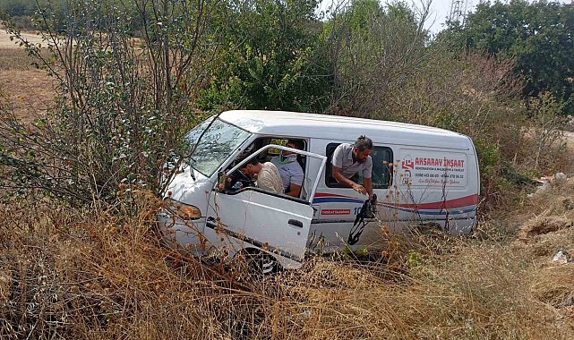 Pınarhisar'da panelvan araç şarampole uçtu: 2 yaralı