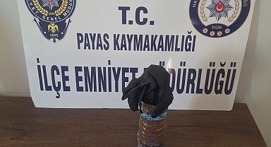 Polisi görünce bahçeye attığı su şişesinden uyuşturucu çıktı