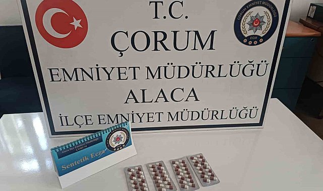 Polisin durdurduğu şahısların üzerinden 56 adet sentetik ecza hapı çıktı