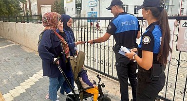 Polislerden velilere güvenli eğitim bilgilendirmesi