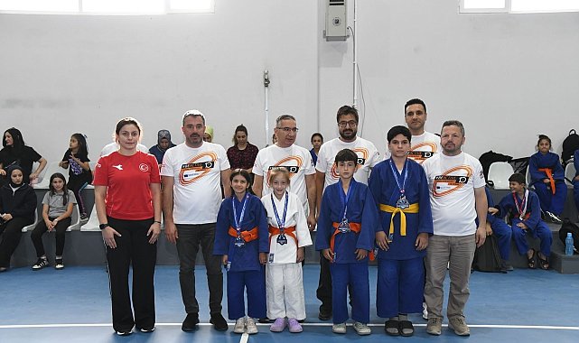 Pursaklar'ın spor salonlarında yarınların şampiyonları yetişiyor
