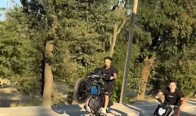 "Sadece ölüler görür" mesajına "Polis de görür" deyip gözaltına aldılar