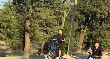 "Sadece ölüler görür" mesajına "Polis de görür" deyip gözaltına aldılar