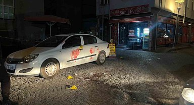 "Yan baktın" diyerek kuryeyi bıçaklayıp kaçtılar