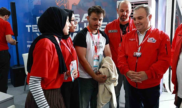 Rektör Altun, TEKNOFEST'te teknoloji tutkunları ile buluştu