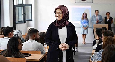 Rektör Kibar fakültelerde ilk ders heyecanını paylaştı