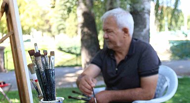 Ressamı şaşırtan karga