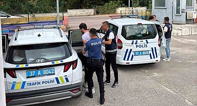 Restoranda yemek yiyen polis memurunu darp ettiler: 3 tutuklama