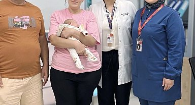 Riskli gebeliği bulunan anne sağlıklı şekilde bebeğini dünyaya getirdi