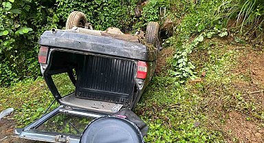 Rize'de freni patlayan Tofaş takla attı: 3 yaralı