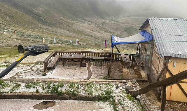 Rize'de yaylarda dolu yağışı