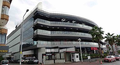 Ruhsatı iptal edilen AVM'de iş yerlerine kapanış tebligatı