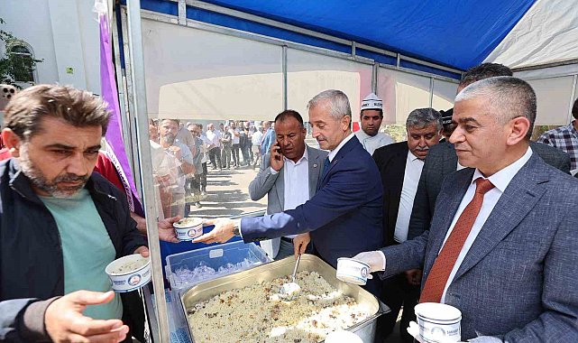 Şahinbey Belediyesi Ahilik Haftasını pilav dağıtarak kutladı