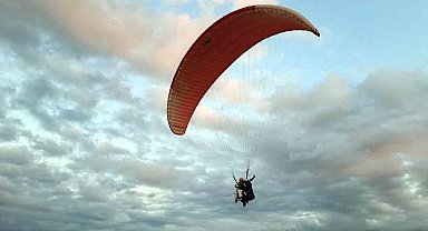 Sakarya'da yamaç paraşütü pilotları gökyüzüyle tanışıyor