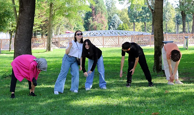 Sakarya'da gençler ve büyükler aynı parkta