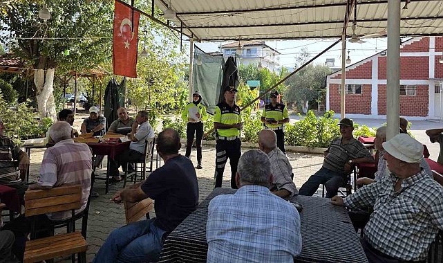 Salihli'de polis ve jandarmadan vatandaşlara trafik eğitimi