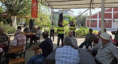Salihli'de polis ve jandarmadan vatandaşlara trafik eğitimi