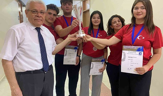 Şampiyonlar Alaşehir'de alkışlarla karşılandı