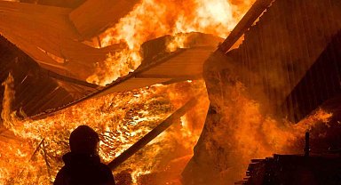 Samsun'da kereste fabrikası alev alev yanıyor