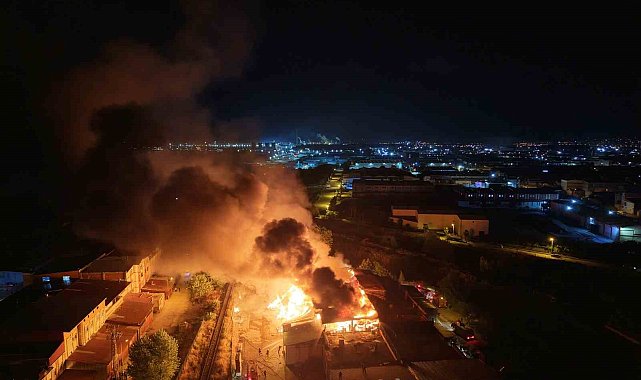 Samsun'da kereste fabrikası alevlere teslim: Yangın havadan görüntülendi