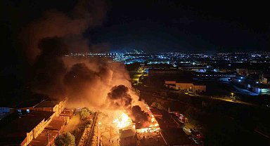 Samsun'da kereste fabrikası alevlere teslim: Yangın havadan görüntülendi