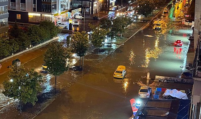 Samsun'da kuvvetli sağanak: Atakum'da ev ve iş yerlerini su bastı