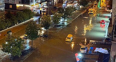 Samsun'da kuvvetli sağanak: Atakum'da ev ve iş yerlerini su bastı