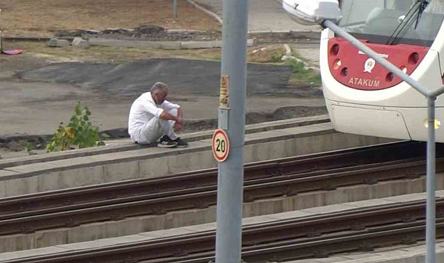Samsun'da tramvay üst geçidinde şaşkına çeviren anlar