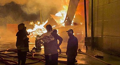 Samsun'daki kereste fabrikası yangını sürüyor