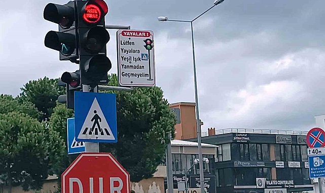 Samsun'un trafik lambaları 'Özgür Filistin' diye yanıyor