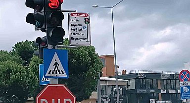 Samsun'un trafik lambaları 'Özgür Filistin' diye yanıyor