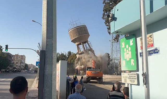 Şanlıurfa'da evlenmek ya da iş isteyenlerin çıktığı yarım asırlık su kulesi yıkıldı