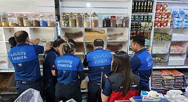 Şanlıurfa'da son tüketim tarihi geçmiş yüzlerce ürün imha edildi