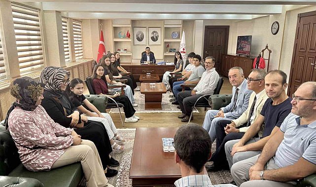 Şaphane Kaymakamı Çelik, başarılı öğrencilerle bir araya geldi