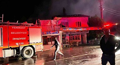 Şaphane'de çıkan yangından 2 ev tamamen yandı, 1 evde hasar oluştu