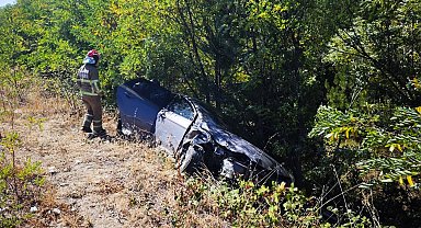 Şarampole uçan otomobildeki 3 kişi yaralandı