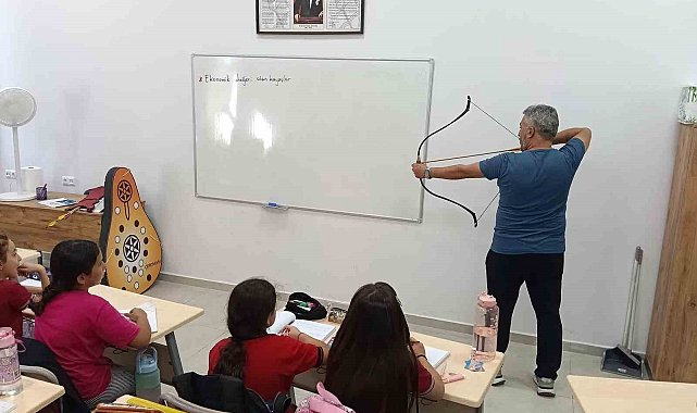 Sarıgöl'de okullarda "Geleneksel Türk Okçuluğu" tanıtımı yapıldı