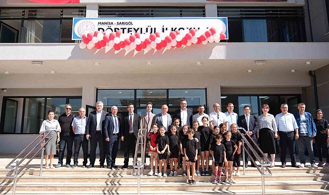 Sarıgöl'ün en büyük okulu yeni binasında ilk törenini yaptı