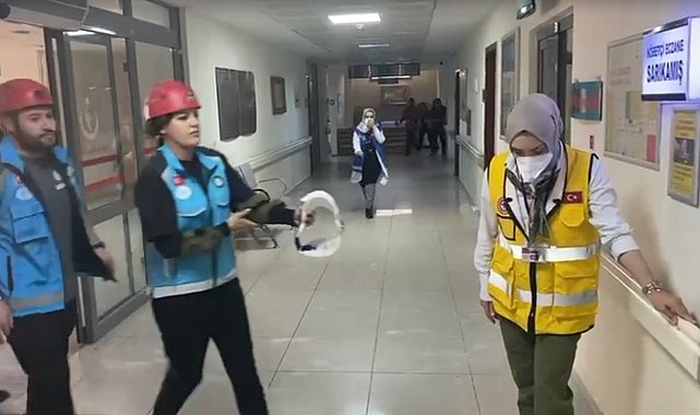 Sarıkamış Devlet Hastanesi'nde yangın tatbikatı gerçeği aratmadı