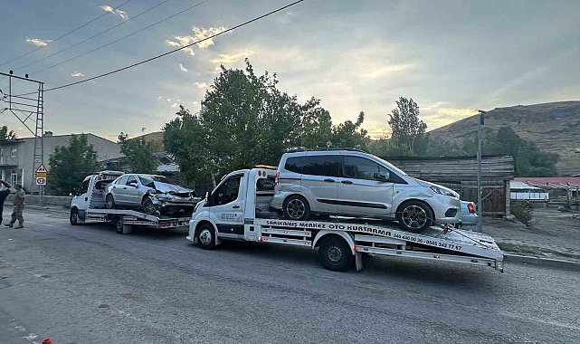 Sarıkamış'ta trafik kazası: 1'i çocuk 5 yaralı